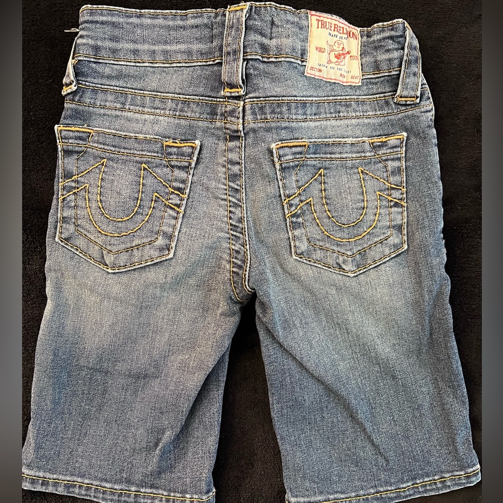 True Religion Blue Denim Kids RILEY SHORT
Mid Rise Bermuda Shorts - Picture 3 of 8